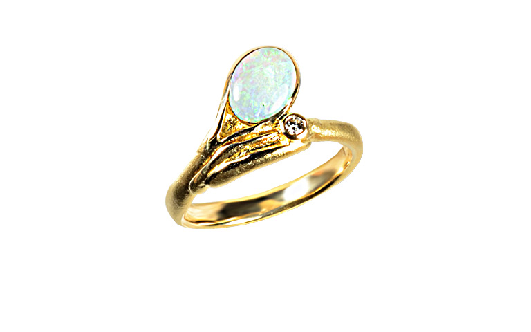 05359-Ring, Gold 750 mit Opal und Brillant