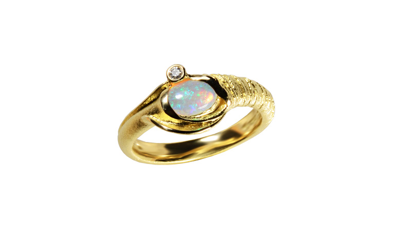 05386-Ring, Gold 750 mit Opal mit Brillant