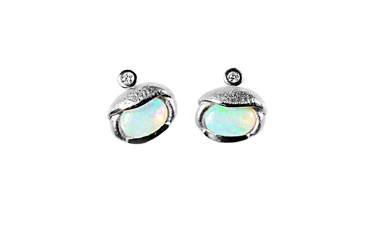 47367-earrings, white gold 750 with opal and brillants