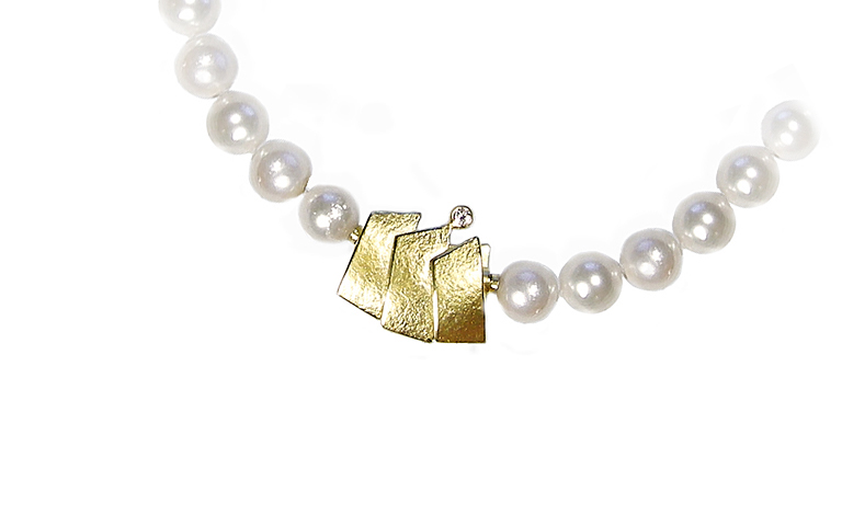 01976-pearl-clasp gold 750 and brilliant