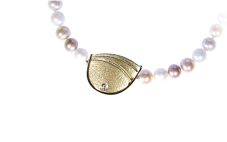 09011-pearl-clasp gold 750 and brilliant