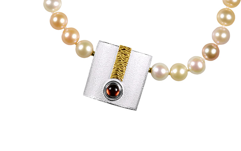17156-pearl-clasp, silver 925 with garnet and gold 750
