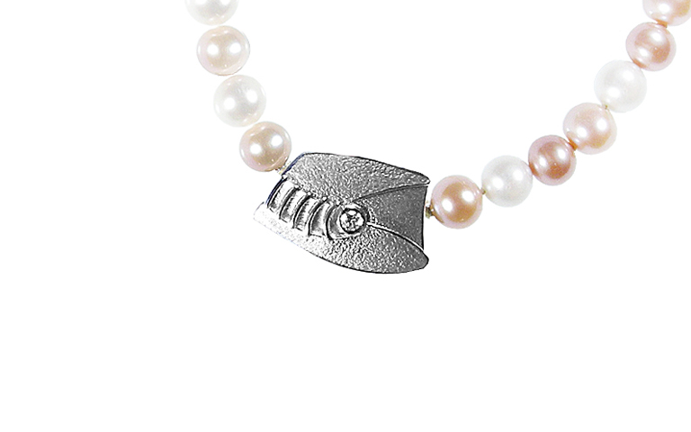 49015-pearl-clasp, white gold 750 and brilliant