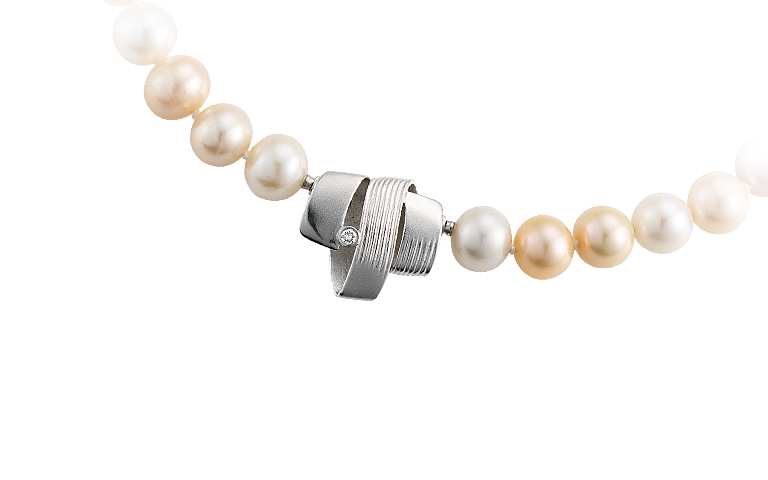 49017-pearl-clasp, white gold 750 and brilliant