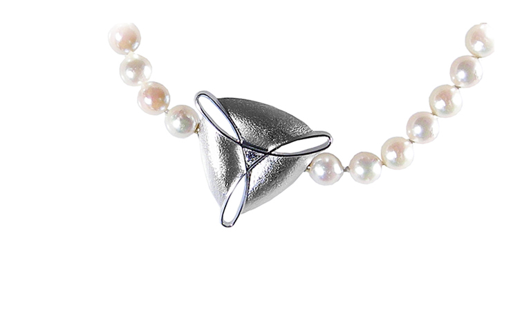 49018-pearl-clasp, white gold 750 and brilliant